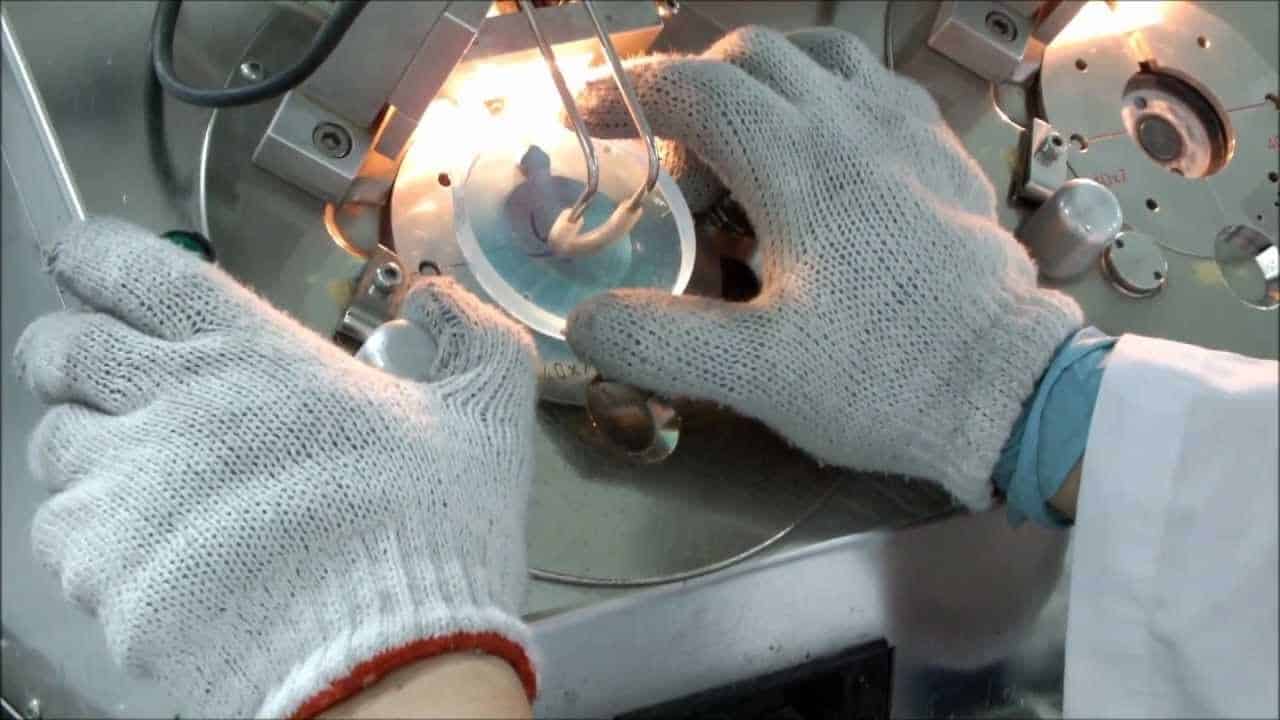 تجربتي مع عملية زراعة العدسات