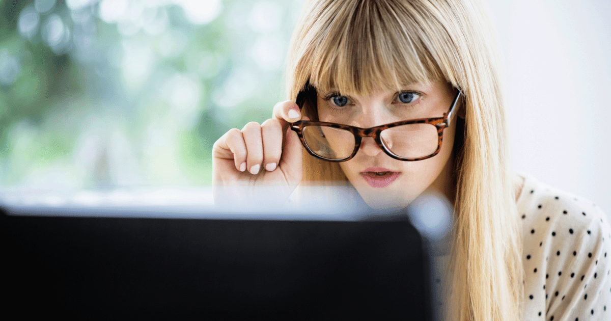 أسباب رؤية خطوط في العين والعلاج