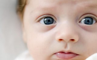 حركة عيون الأطفال حديثي الولادة