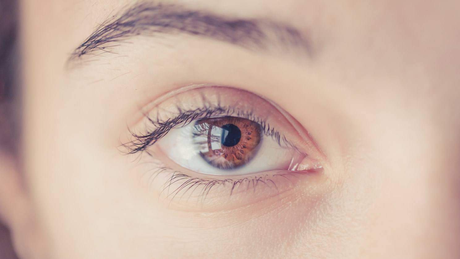 ما يجب معرفته عن عملية تجميل العيون المبطنة .. الخيارات الجراحية والتقنيات غير الجراحية