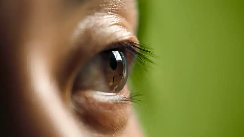 جرح قرنية العين