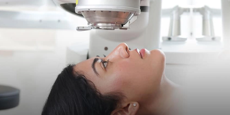 كيف يتم تشخيص انحراف القرنية؟