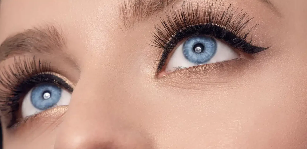 العدسات اللاصقة للاستجماتيزم