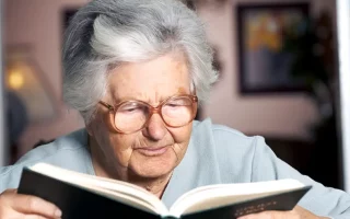 طول النظر الشيخوخي: العلاج والتقنيات المستخدمة 2024