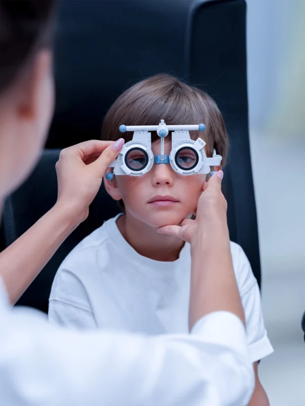 علاج وجراحة عيون الأطفال