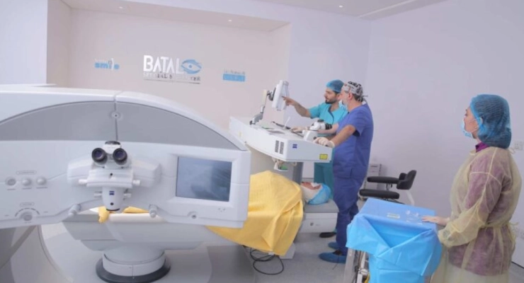 أطباء مجمع بطل التخصصي للعيون في ينبع