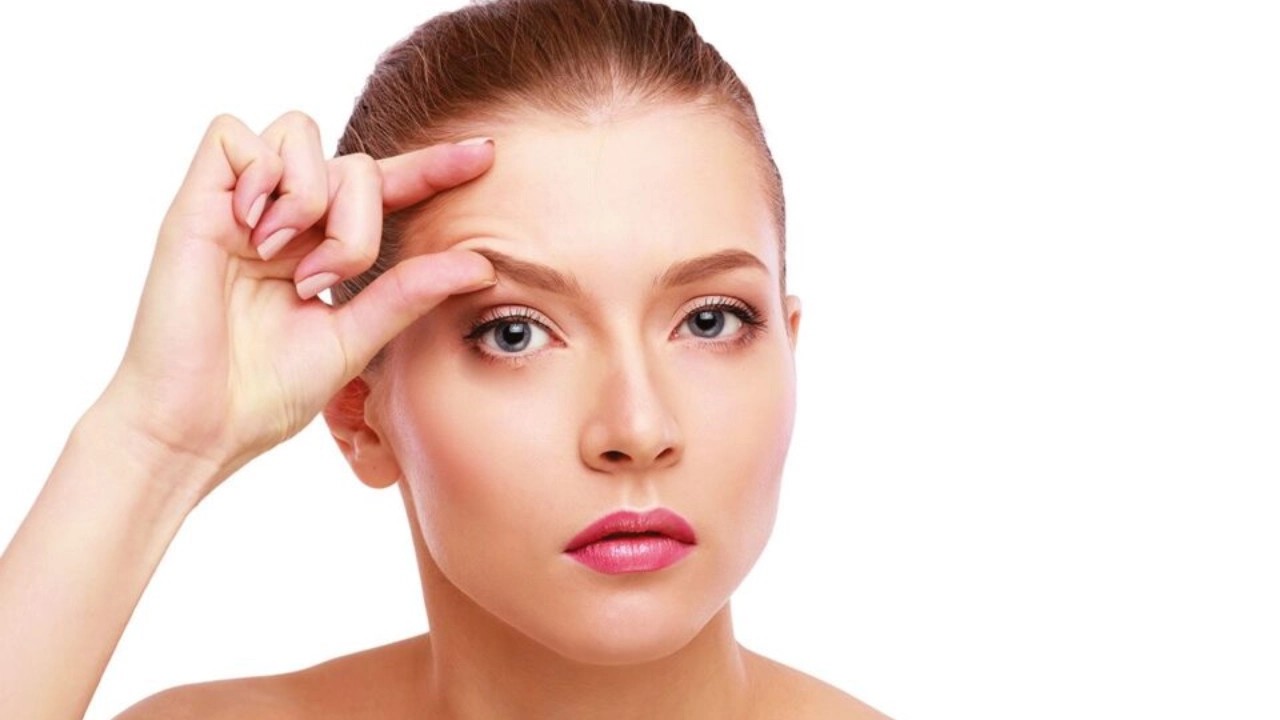 رفع الحاجب الصدغي