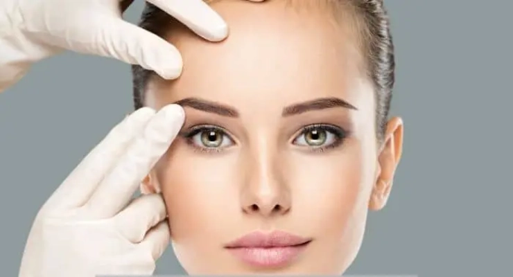 الفرق بين رفع الحاجب الصدغي ورفع الحاجب التقليدي 