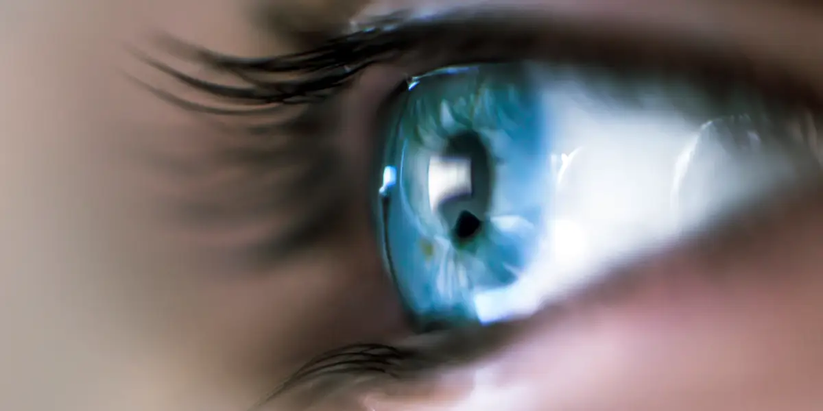 Pros and Cons of LASIK Surgery