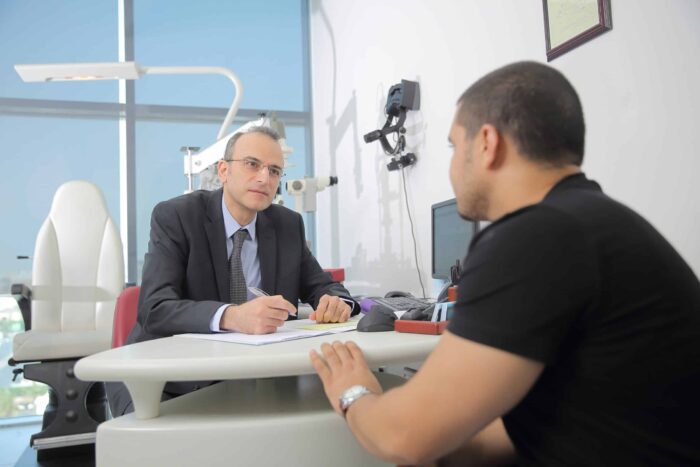 مخاطر اختبارات العين وما الذي يؤثر على الاختبار